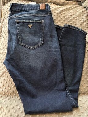 Size 33 - Guess Women's Power Curvy Skinny Jeans